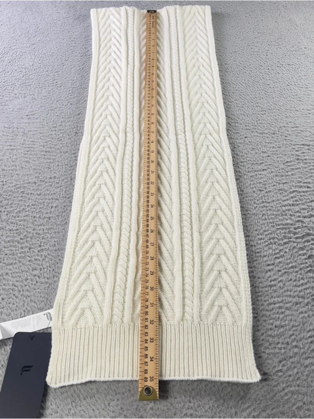 NWT Fabletics The Cable Knit Scarf Womens One Size Ivory Logo Preppy Comfy - Picture 4 of 7